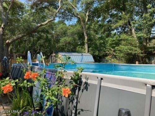 15 Bent Oak Rd, Beaufort, SC 29907-2627