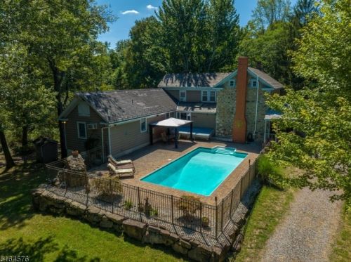 203 Gross Dr, Glen Gardner, NJ 08826-3812