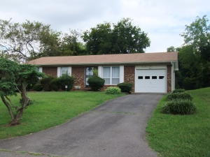 2848 Gardenia Dr, Knoxville, TN 37914-5625
