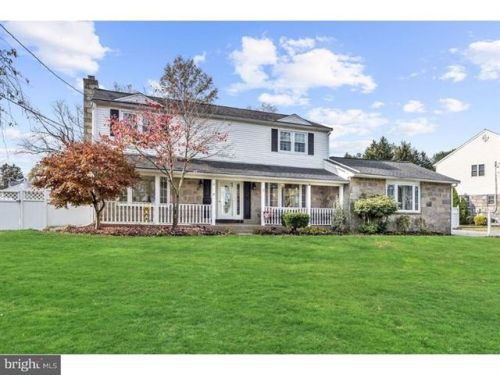 3 Georgian Dr, Riverton, NJ 08077-3873