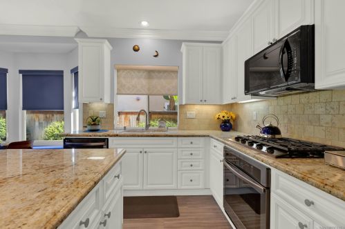 2346 Fallbrook Pl, Escondido CA  92027-6738 exterior