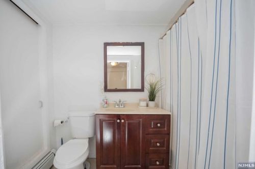 19 Gordon St, Ridgefield Park NJ  07660-1112 exterior