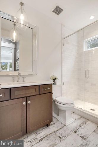 1044 Manning St, Great Falls VA  22066-1922 exterior