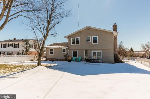 327 Ashford Dr, Lancaster PA 17601-3535 exterior