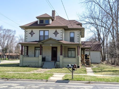 1906 Division St, East Troy, WI 53120-1231