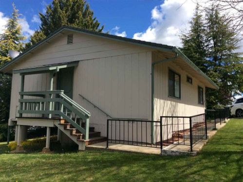 801 Sierra Vista Way, Yreka, CA 96097-2628