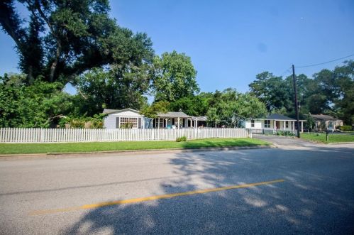 410 Baker Dr, Tomball, TX 77375-4120