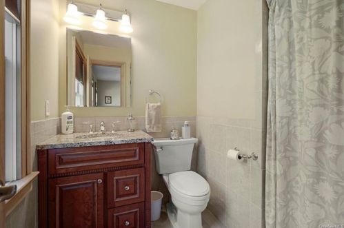 28 Kings Point Ln, Washingtonville NY  10992-2026 exterior
