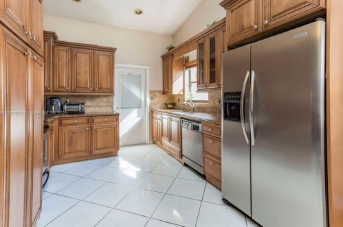 216 9th St, Dania Beach FL  33004-4439 exterior