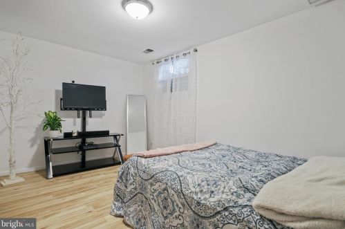 123 Davis Ave, Leesburg VA 20175-3405 exterior