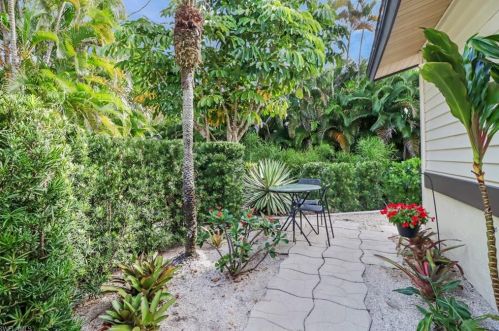 1029 Pine Isle Ln, Naples, FL 34112-6178