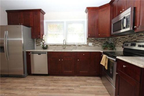 240 Dexter St, Chesapeake, VA 23324-3057