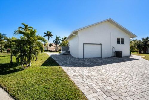 1897 Bahama Ave, Marco Island, FL 34145-4725