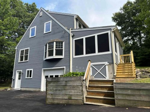 1 Green Road Cmns, Raymond, NH 03077-1767