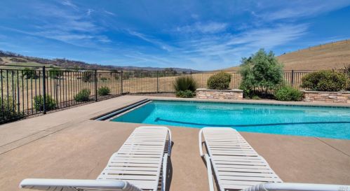 3959 Skyhawk Ln, Vacaville CA  95688-9516 exterior