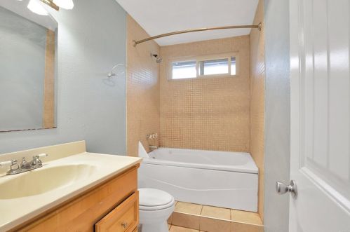 1260 Hoover St, Escondido CA  92027-1415 exterior