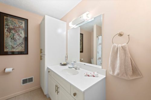 37 Elena Ave, New Kensington PA  15068-9749 exterior