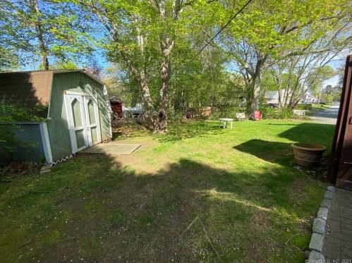 1 Clifton St, Lyme CT  06371-2024 exterior