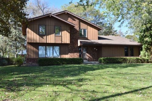 2023 122, Milwaukee WI  53226-2023 exterior