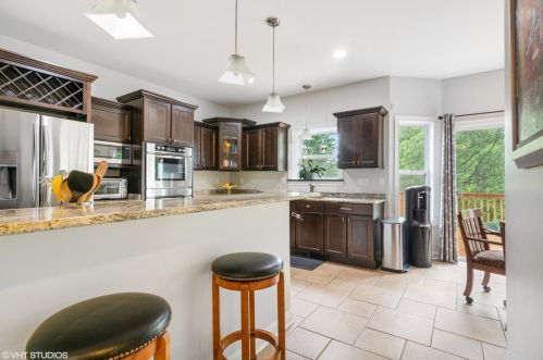 895 Dickens Ln, Valpo, IN 46383-8942