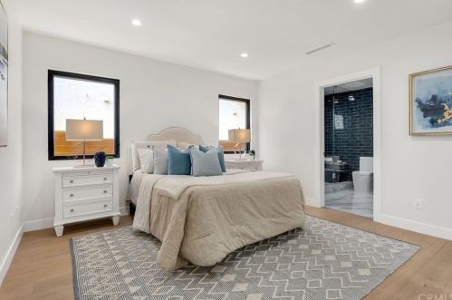 4709 Norwich Ave, Van Nuys CA  91403-2017 exterior