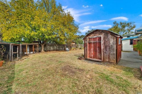 1233 Gloria Dr, Santa Rosa CA 95407-7483 exterior