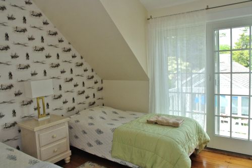 16 Brant Rock Rd, Mashpee MA 02649-4761 exterior