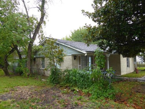203 5th St, Highlands, TX 77562-3603