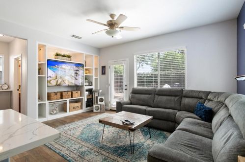 242 Meandering Ln, Turlock CA  95382-7354 exterior
