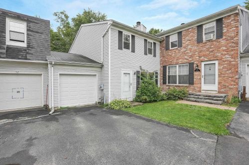 25 Larch Ct, Fishkill, NY 12524-2627