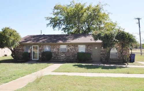 713 Pleasant Manor Ave, Burleson TX  76028-6547 exterior