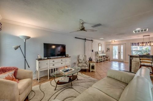 1139 13th Ter, Cape Coral FL  33990-3747 exterior