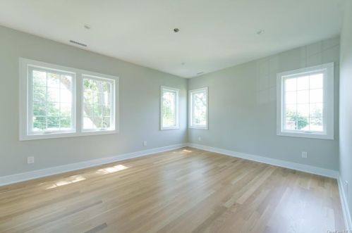 11 Manger Cir, New Rochelle NY  10803-2627 exterior