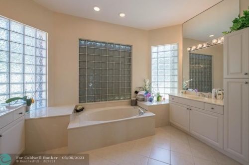 19032 55 St, Hollywood FL 33029-6290 exterior