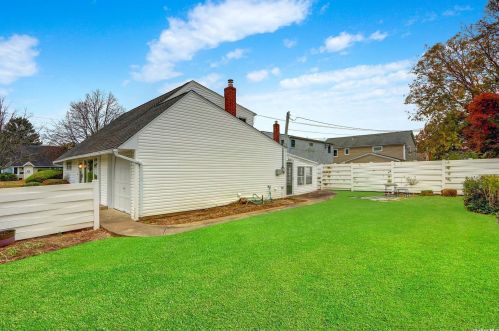 295 Herbert Pl, Bethpage, NY 11714-4713