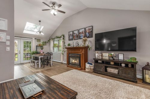 75 Ledgeview Dr, Rochester NH  03839-5618 exterior