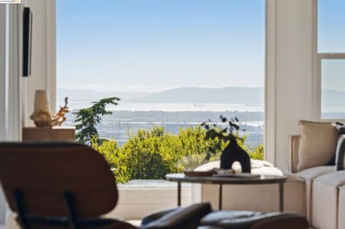 8017 Crest Ave, Oakland CA  94605-3611 exterior