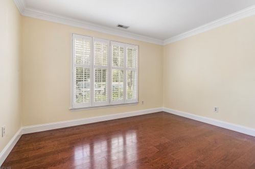 279 Kingbird Ct, Three Bridges NJ  08887-2129 exterior