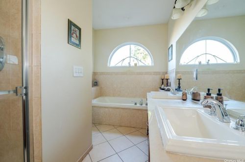 121 Constantine Way, Mount Sinai NY  11766-3005 exterior