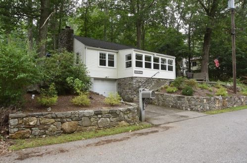 9 Cornwell Ter, East Hampton, CT 06424-1402