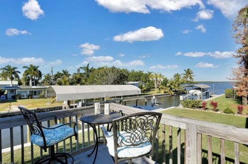 269 Driftwood Ln, Fort Myers Beach, FL 33931-4305