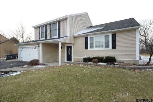 13 Mallards Lndg, Waterford, NY 12188-1035