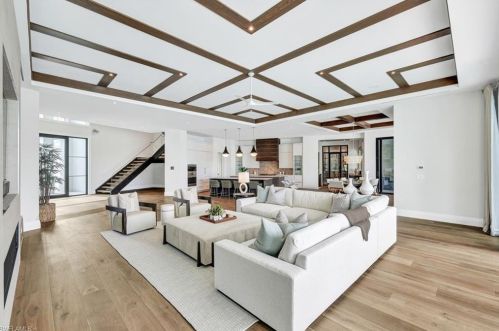 3401 Crayton Rd, Naples FL 34103-3515 exterior