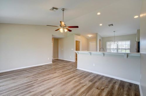 305 25th Ave, Cape Coral FL  33993-7577 exterior