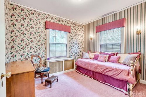 82 Spg St, Metuchen NJ 08840-2318 exterior