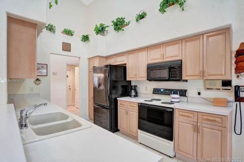 920 203rd Ave, Hollywood FL  33029-3439 exterior