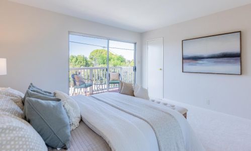 1069 Homestead Rd, Sunnyvale CA  94087-5156 exterior