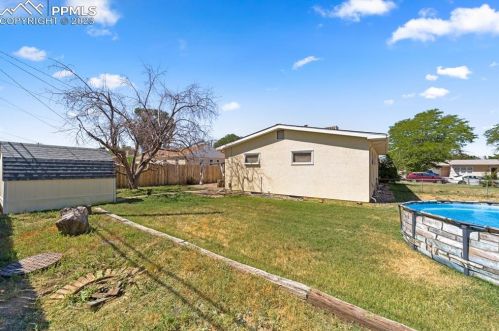 1626 Alexander Cir, Pueblo CO 81001-2002 exterior