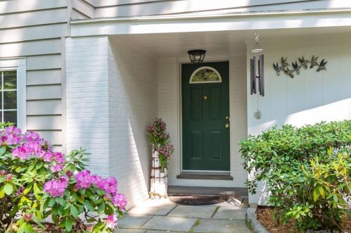 18 Nutmeg Ln, New Canaan, CT 06840-4230