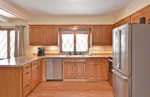 1518 6th St, Faribault, MN 55021-5746